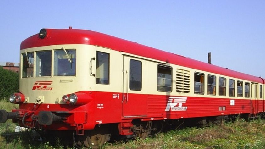 Trafic blocat pe o stradă din Bistriţa în urma unui accident dintre un tren şi un autocamion