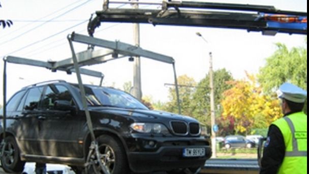 Edilii Capitalei vor ridica toate maşinile parcate la întâmplare, care îngreunează deszăpezirea