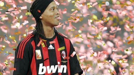 Ronaldinho, fotbalistul deceniului!