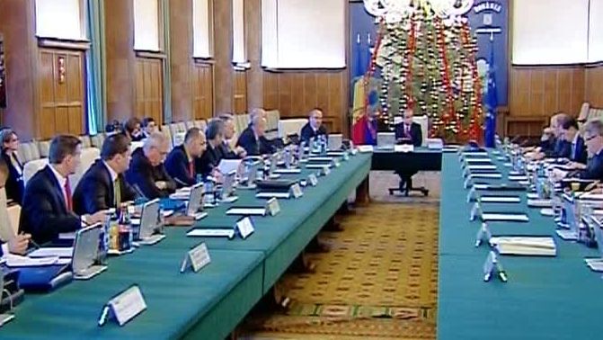 Guvernul a decis reducerea posturilor din învăţământ