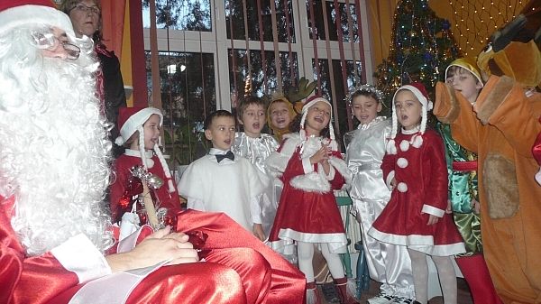 Părinţii nu au voie să participe la serbările de Crăciun, din cauza noii gripe