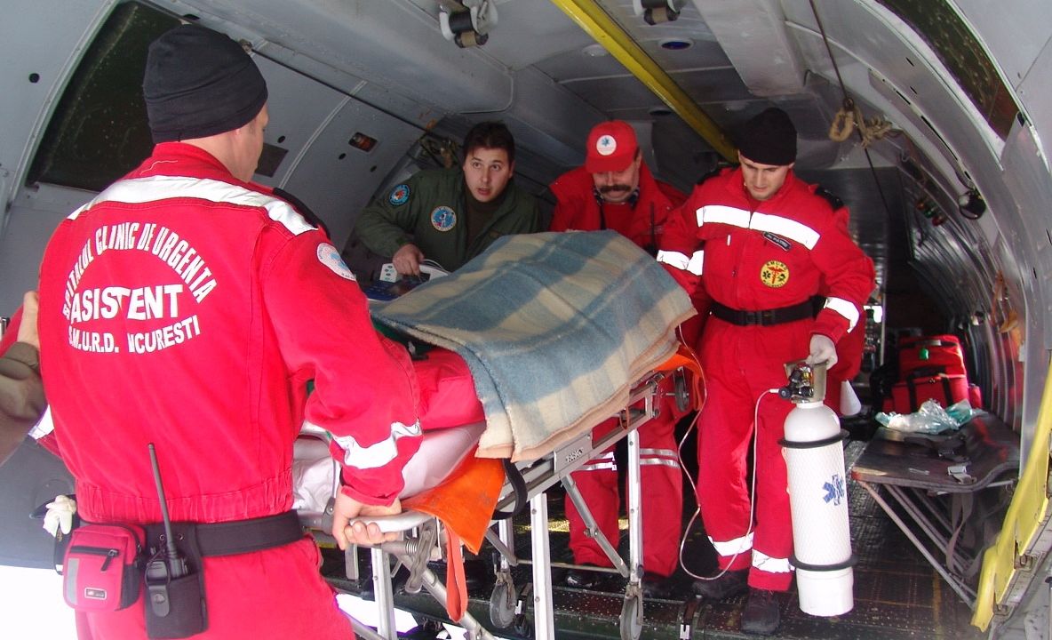 Efectele ninsorii în România: Peste 2.500 de persoane şi 1.700 de autovehicule au fost evacuate