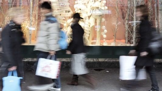 Jumătate din est-europeni vor cheltui mai puţin de Crăciun 