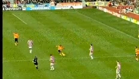 Gol de fundaş! De la 55 de metri, în Anglia