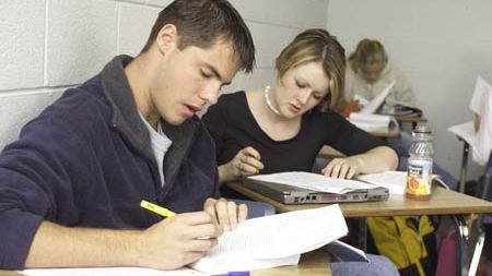 Marţi a început concursul \"VWI Case Study\" pentru studenţi: Premiile constau în internship-uri şi training-uri 