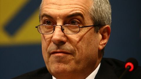 Tăriceanu: Liberalii trebuie să facă armistiţiu atât cu PSD, cât şi cu PD-L şi Băsescu