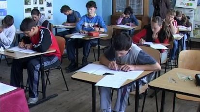 Gripa nouă dă peste cap programul tezelor în şcoli