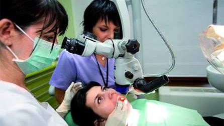 Un centru de medicină dentară de cinci milioane de euro, a fost deschis vineri la Târgu Mureş