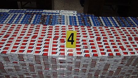 Poliţiştii braşoveni au confiscat peste 2.000 de pachete de ţigări de contrabandă