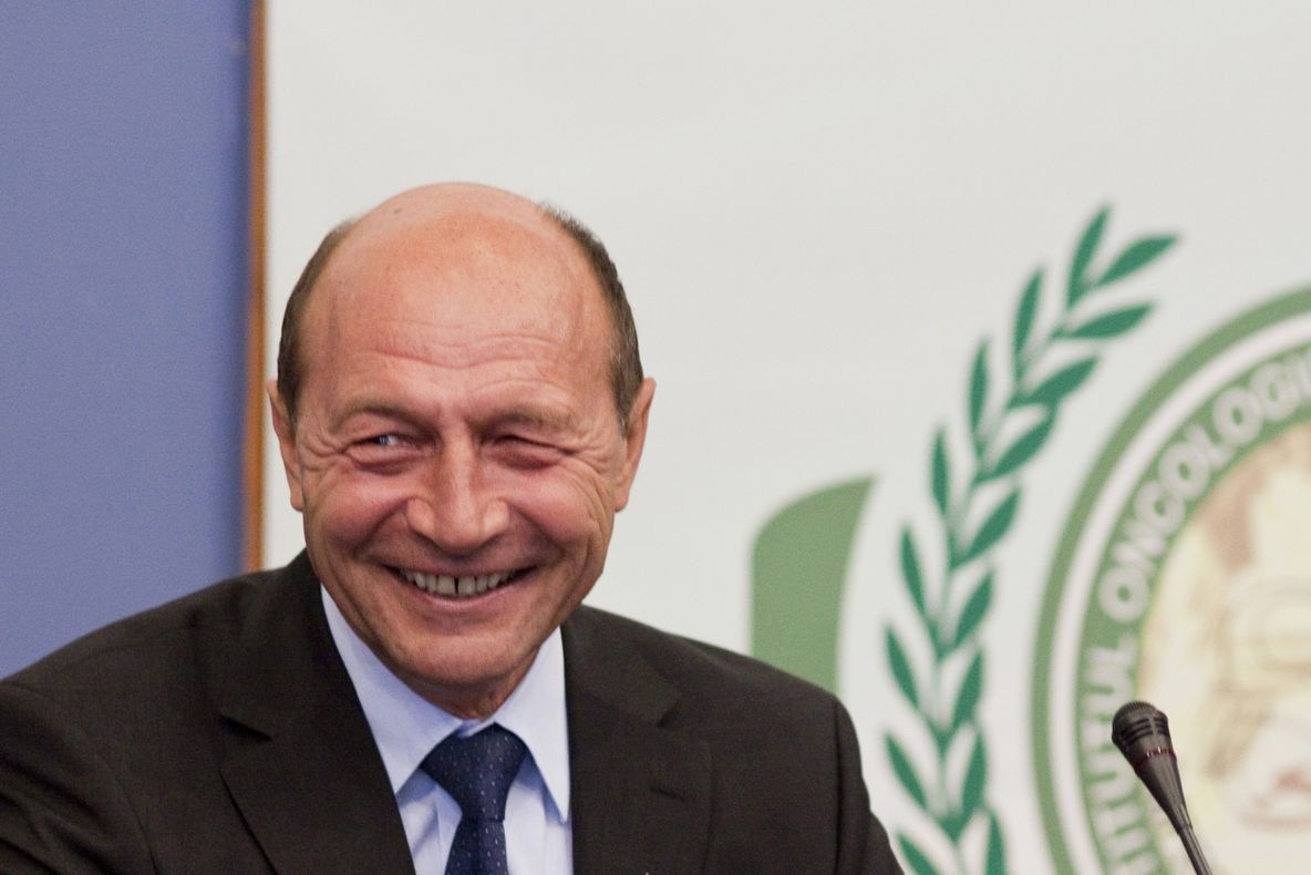 Traian Basescu: Job cuts in Education will target pensioners and substitutes 