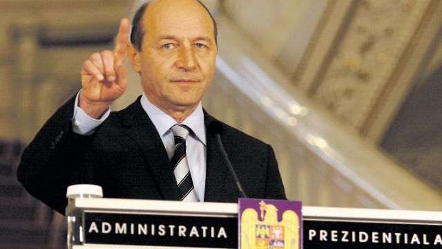 Băsescu: Fiţi la fel de calmi ca mine, demersul PSD de contestare a alegerilor e constituţional