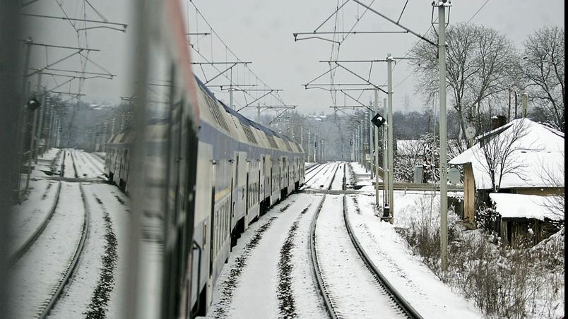 Accident la Galaţi: Un tren a lovit un TIR 