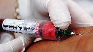 Medicamentele împotriva virusului HIV pot fi administrate mamelor infectate şi copiilor acestora, potrivit OMS