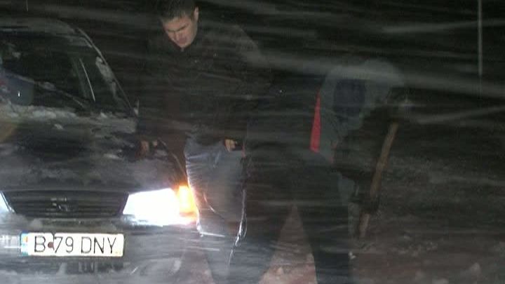 Traficul rutier a fost dat peste cap de ninsoare, în toată ţara