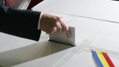 Prefectul Capitalei a controlat sâmbătă secţiile speciale de votare 
