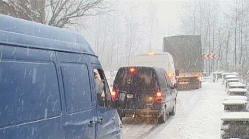 Mureşenii au la dispoziţie un dispecerat de iarnă dacă rămân blocaţi pe drumuri