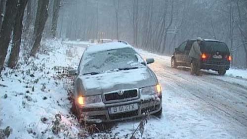 Doi directori din cadrul CNADNR au fost demişi, pentru că nu au făcut faţă ninsorilor din ultimele zile