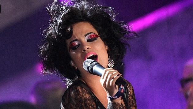 O cântăreață a fost internată în spital din cauza unei toxiinfecţii alimentare