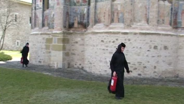 Atenție la „măicuțele de ocazie”. Fenomenul care face tot mai multe victime în România