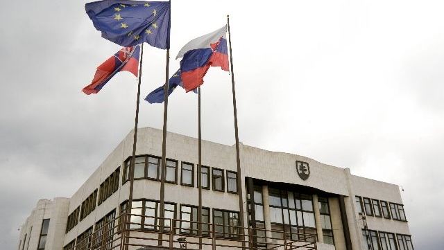 Alertă cu bombă la Parlamentul slovac. Parlamentarii și angajații instituției, evacuați