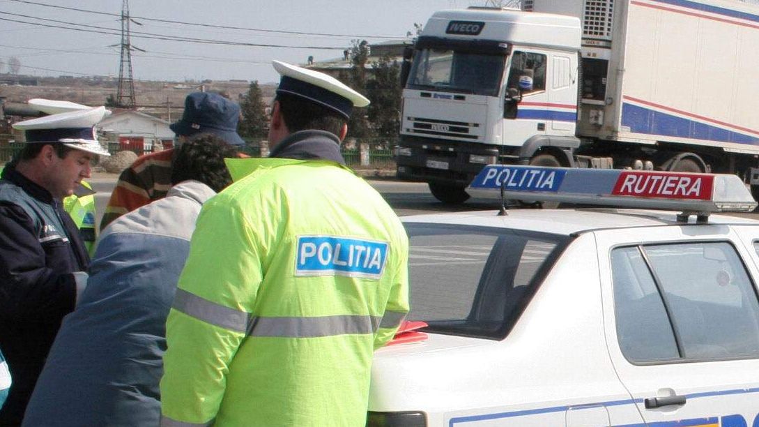 Interpretul piesei "Puşca şi cureaua lată", implicat într-un accident rutier 