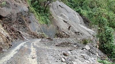 Traficul rutier, oprit pe Clisura Dunării, pentru detonarea stâncilor de pe versant. Cât va dura 