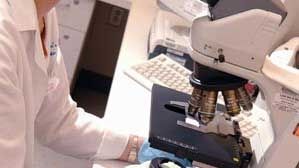 Cea mai mare descoperire în tratarea cancerului de col uterin din ultimii 20 de ani. Ce spun cercetătorii