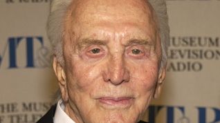 Kirk Douglas a împlinit 100 de ani 