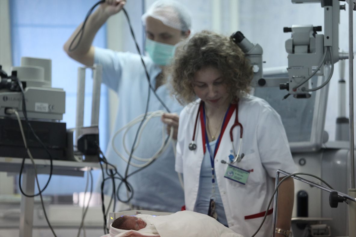 Bursele medicilor rezidenţi întârzie. Ce spune Ministerul Sănătăţii