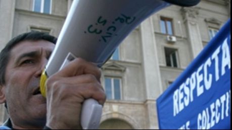 Funcţionarii publici încep protestele