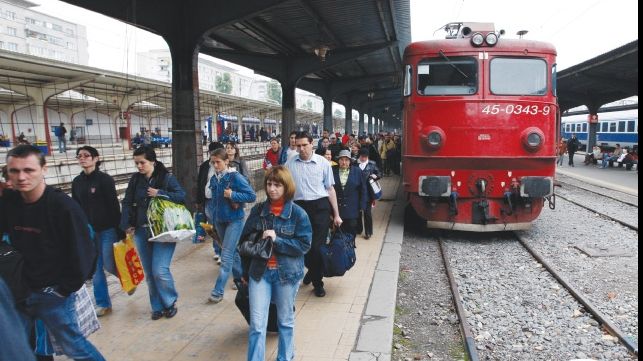 Haos pe ruta CFR Ploiești - București, întârzieri de zeci de minute. Care a fost cauza?