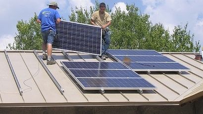 Semnal de alarmă tras de specialiști. Facturile ar putea crește, în ciuda investițiilor în panouri fotovoltaice și eoliene