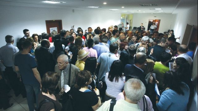 Guvernul caută bani pentru majorarea PENSIILOR, scenarii privind SPRIJINUL de 1.200 de lei