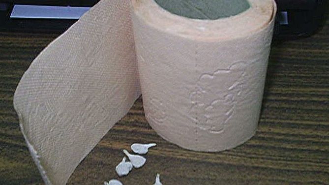 Hârtia igienică parfumată și colorată te poate îmbolnăvi