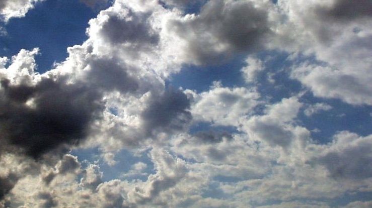 Vremea 10 iunie. Temperaturile SCAD în toată țara, iar soarele nu va mai străluci la fel de puternic: la ce maxime să ne așteptăm astăzi