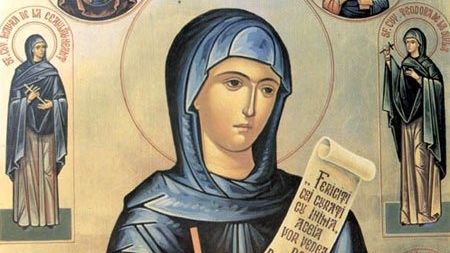 SFÂNTA PARASCHEVA 2014. Creștinii se închină la raclă pentru a dobândi ajutor și sănătate