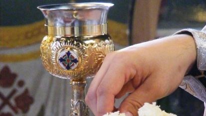 Când şi cum se da Sfânta Împărtăşanie copiilor mici