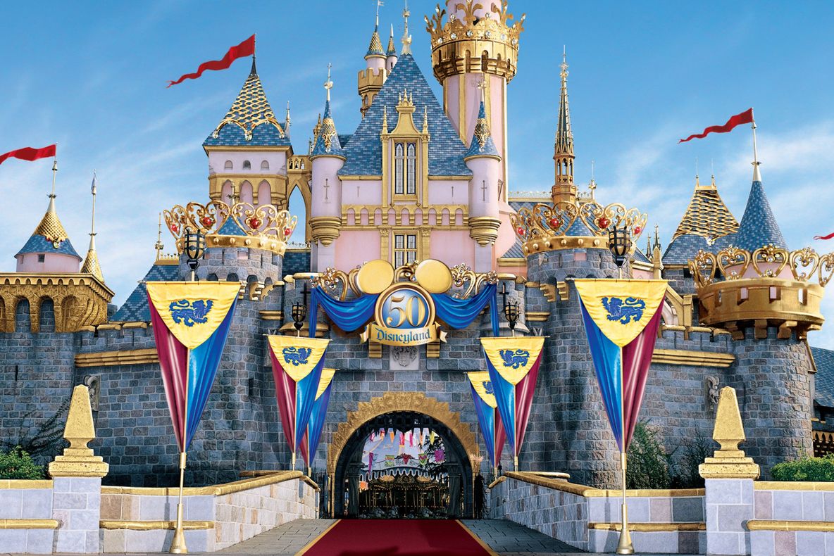 Alertă la Disneyland. O persoană a fost găsită decedată în Casa bântuită 