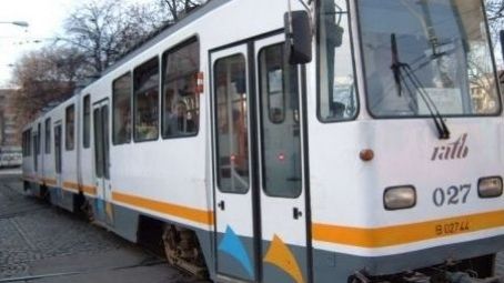 Accident pe ruta tramvaiului 41. Circulaţia a fost întreruptă şi reluată ulterior