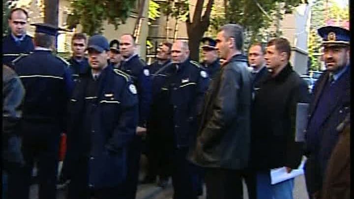 Gardienii protestează la ușa lui Toader