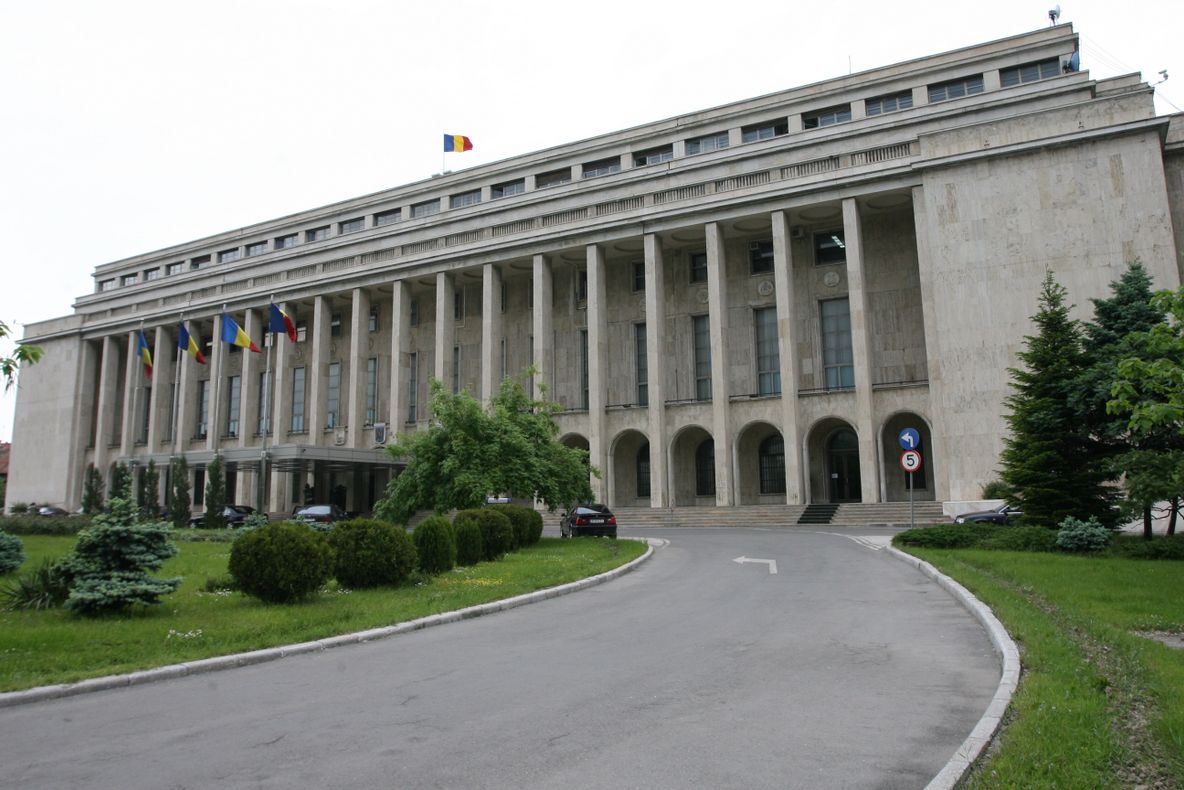 Guvernul îl anunţă pe Crin Antonescu că susţine reducerea CAS şi neimpozitarea profitului reinvestit