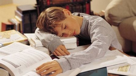 Tatăl elevului cu ADHD respins de colegi îşi apără fiul: N-a fost niciodată agresiv acasă