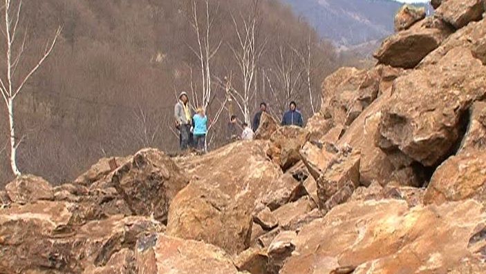 Trafic îngreunat pe DN 7, în Vâlcea, din cauza unor alunecări de teren
