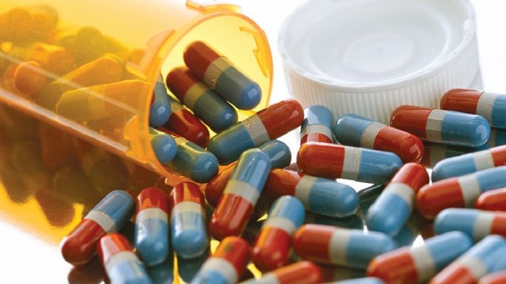 Un adolescent de 16 ani, în stare gravă la spital din cauza unei diete. Timp de un an a luat pastile pentru slăbit 