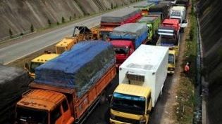 Problema transportatorilor români blocați în Regatul Unit, prezentată la Bruxelles