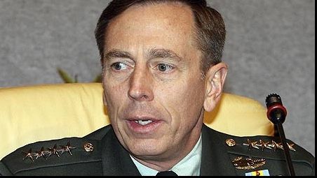 Fostul şef CIA, David Petraeus, a fost comndamnat la închisoare cu suspendare