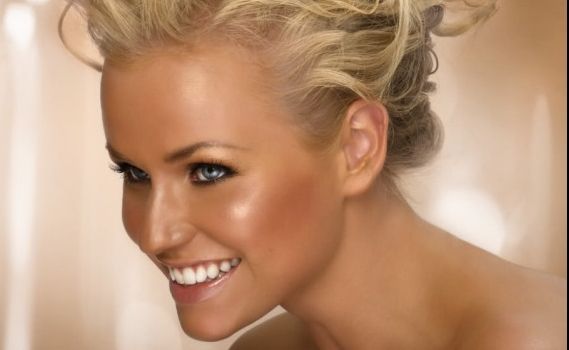 Cum să îţi albeşti dinţii acasă! Ce trebuie să faci pentru un zâmbet perfect 