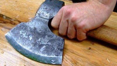 Scandal într-o comună din Cluj. Zeci de persoane s-au bătut cu furci şi topoare 