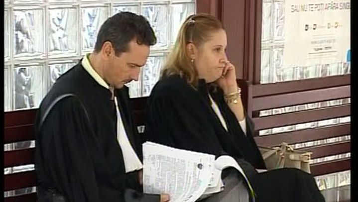 Avocați, suspendați din cauza datoriilor 