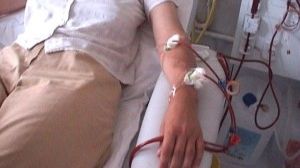 Anchetă epidemiologică la un centru de dializă privat din București.  9 persoane, pacienți și medici, confirmați cu COVID-19 